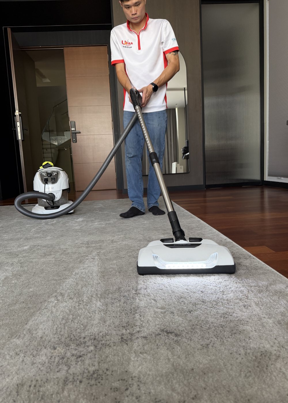 Home Care 使用抽洗机进行沙发与床褥深度清洁