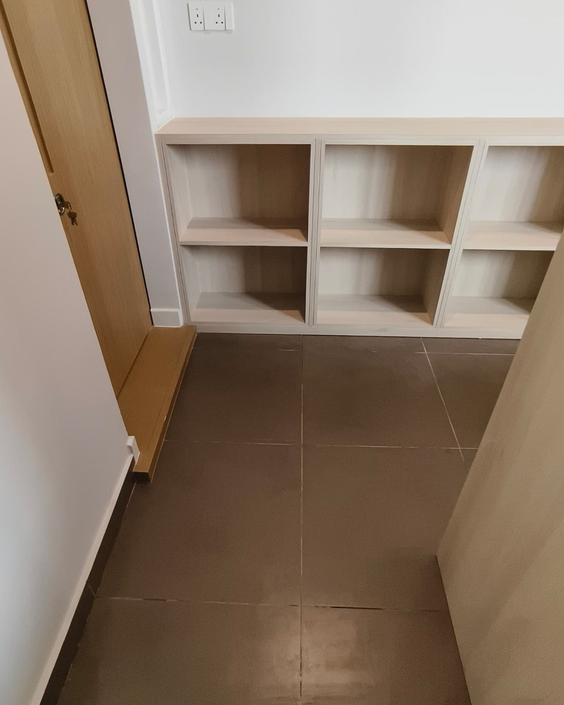 Storage nook and floor after professional cleaning