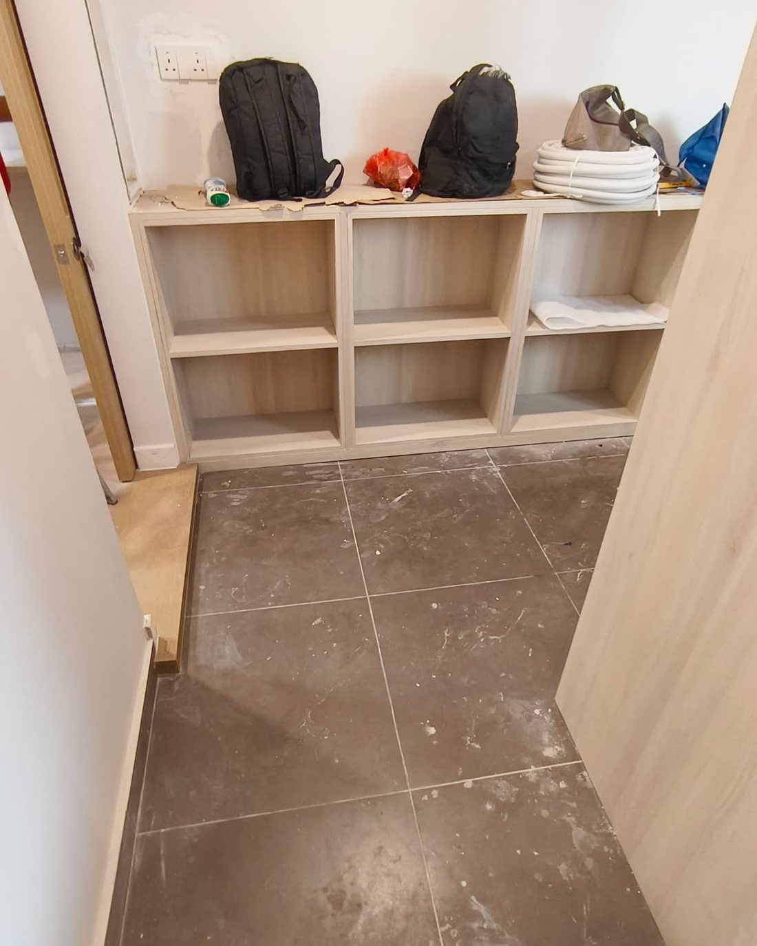 Storage nook and floor before cleaning