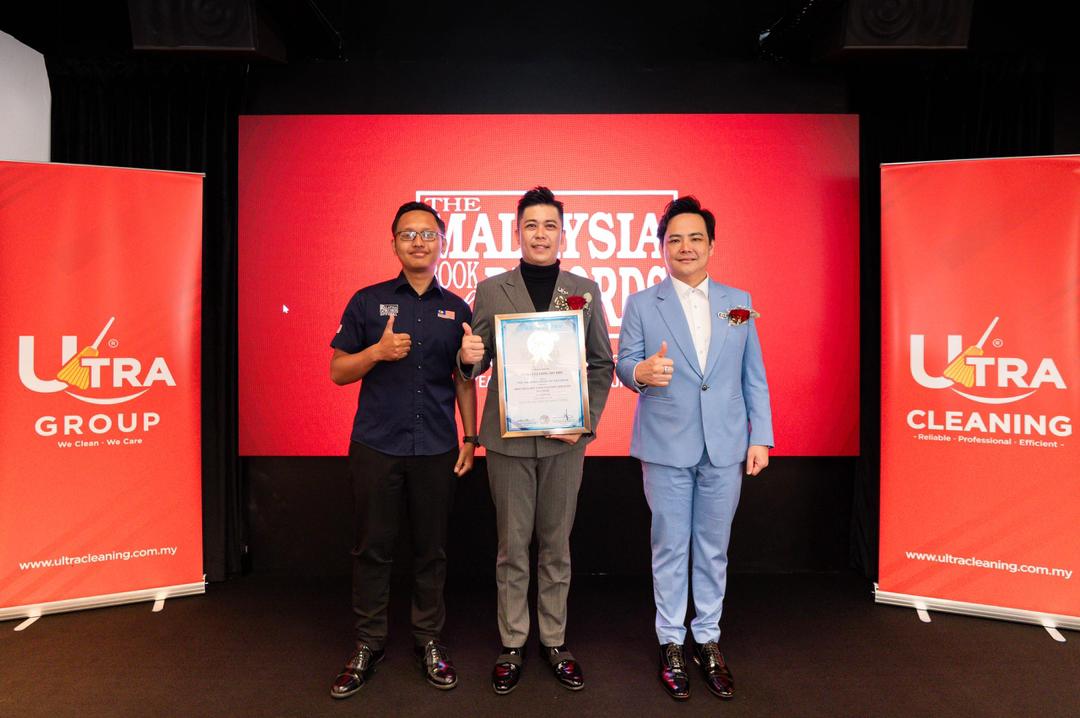 Ultra Group menerima anugerah Malaysia Book of Records